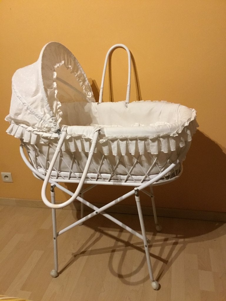 Retro wieg op wielen met afneembare mand 50 euro, Ophalen, Gebruikt, Wieg