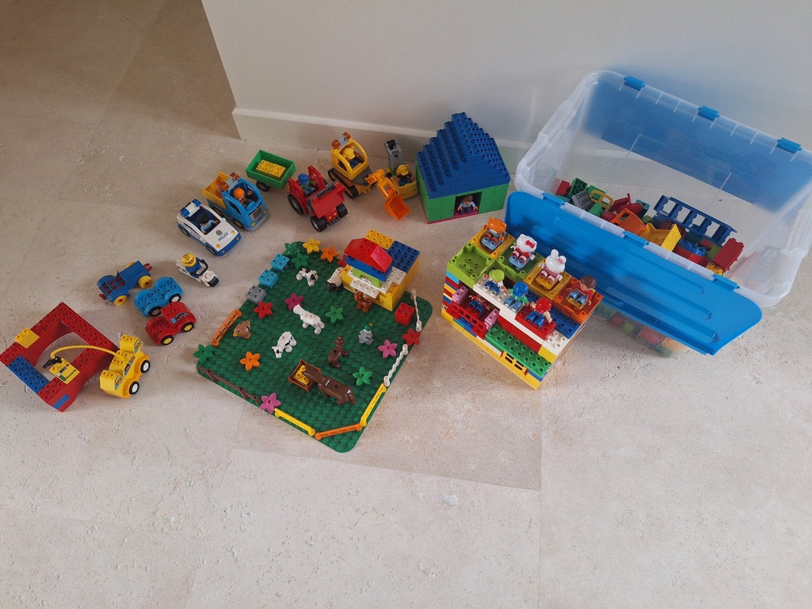 Train Duplo, voies ferrées, police, grue, camion, ferme, Enlèvement