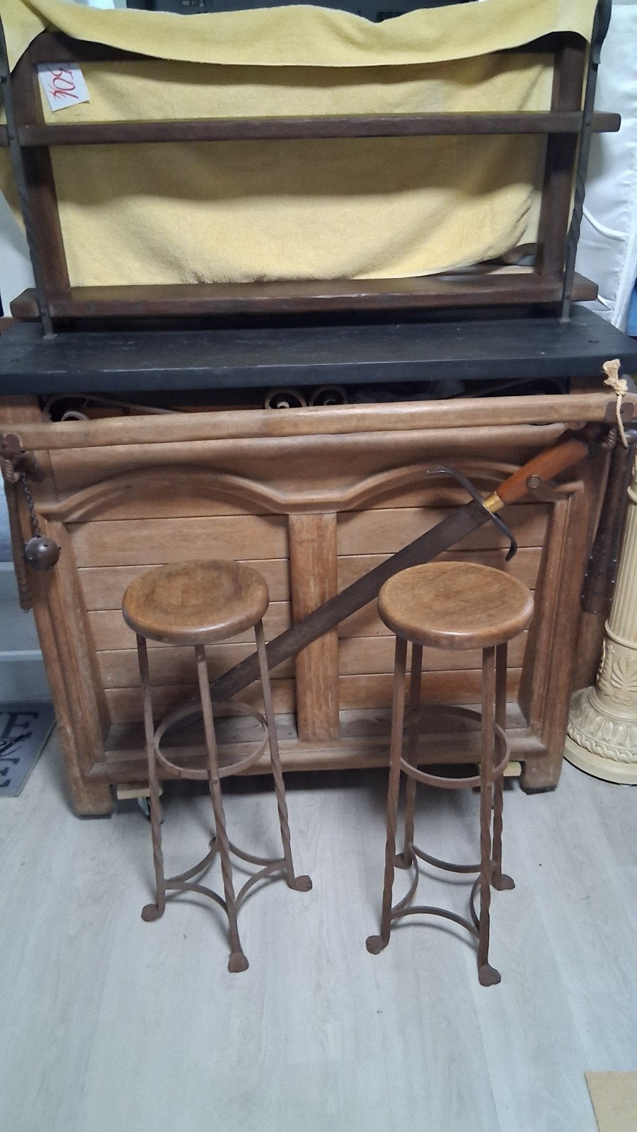 meuble de bar, 2 tabourets, Enlèvement