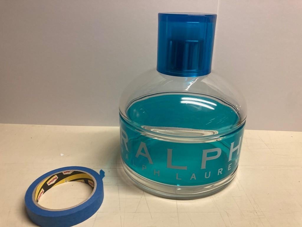 parfum flacon factice géant, Enlèvement