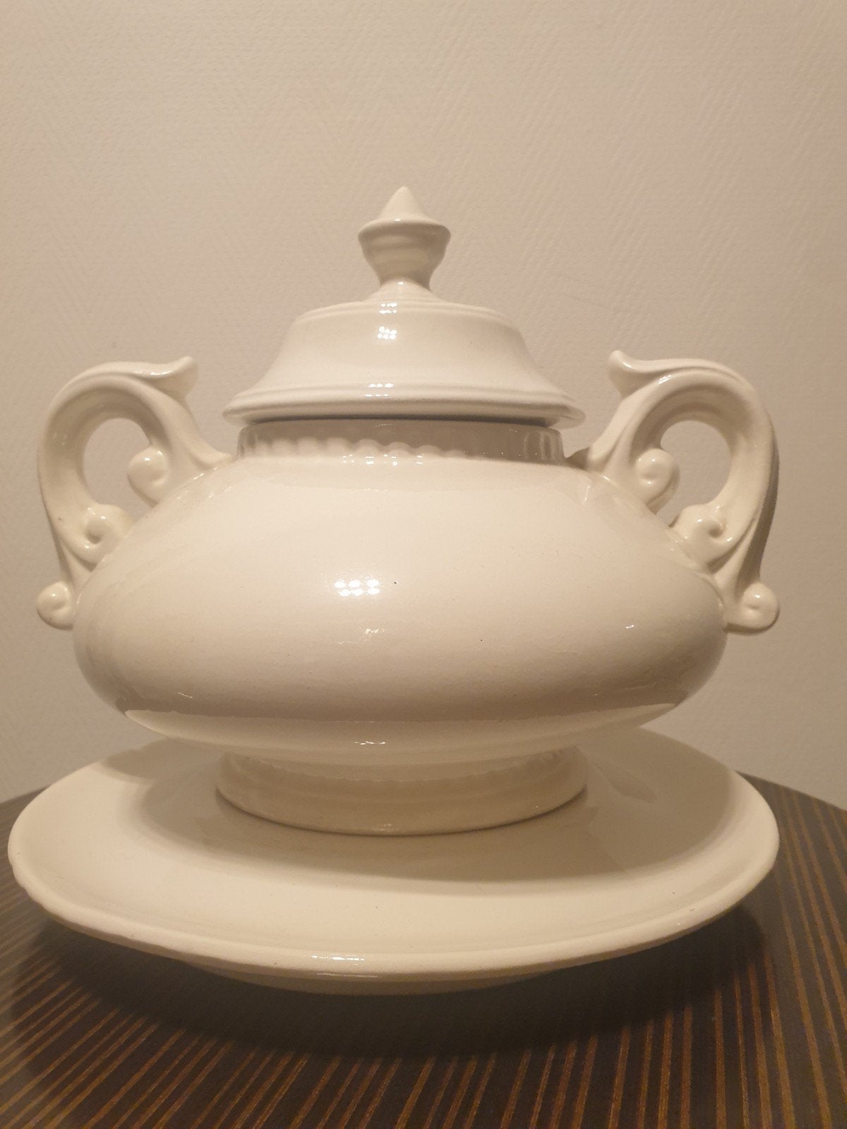 boîte à soupe décorative avec soucoupe, Enlèvement