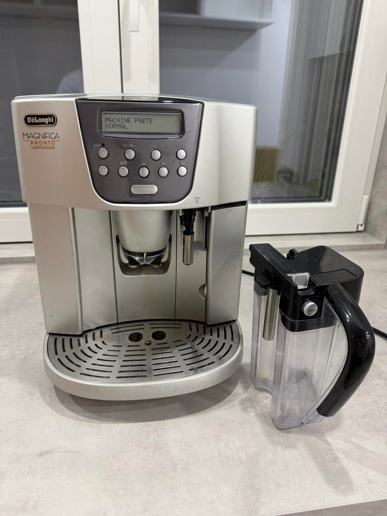 Delonghi magnifica, Elektronische apparatuur, Koffiezetapparaten, Ophalen, Gebruikt, Koffiemachine, Afneembaar waterreservoir