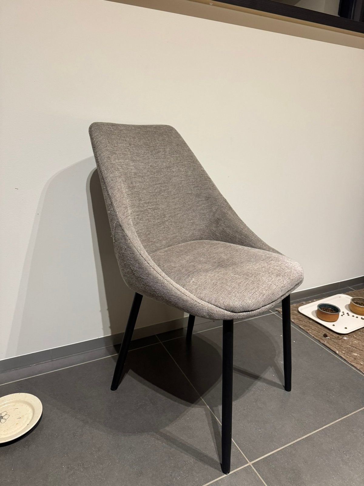 Vier grijze eetkamerstoelen, Maison & Meubles, Chaises, Gris, Comme neuf, Enlèvement, Quatre