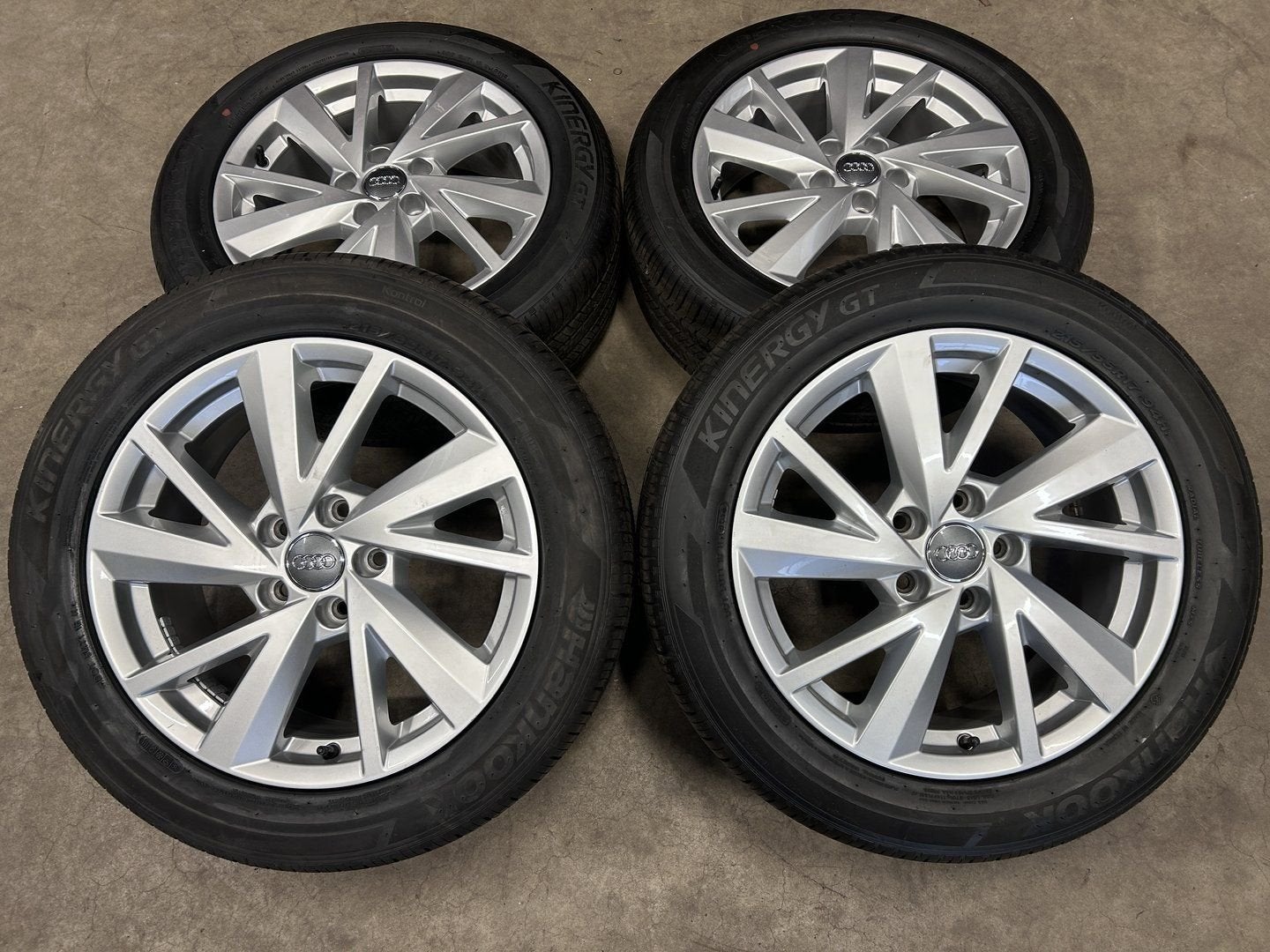 ✅ diversen 17 inch originele velgen + zomerbanden Audi Q2, Auto-onderdelen, -, -, Banden en Velgen, 17 inch