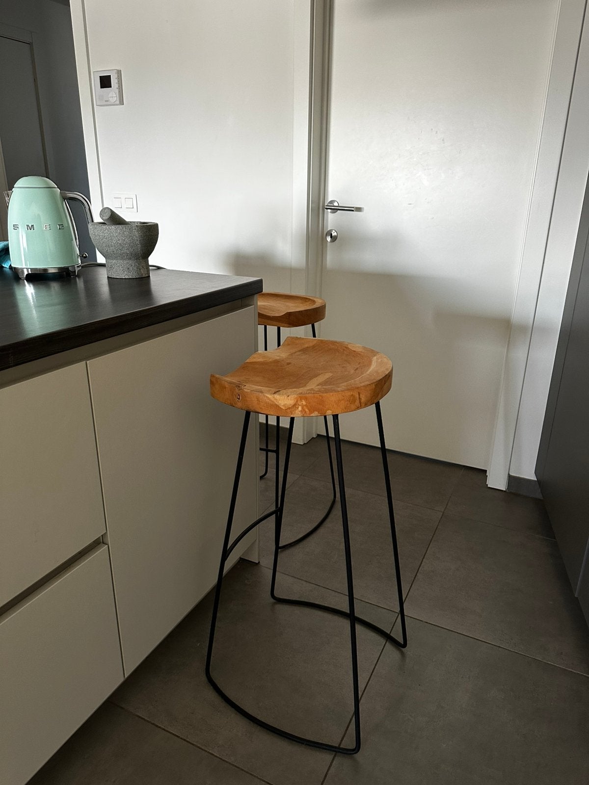 Tabourets en bois en métal - Disponible jusqu'en août, Comme neuf, Enlèvement, Bois, Deux
