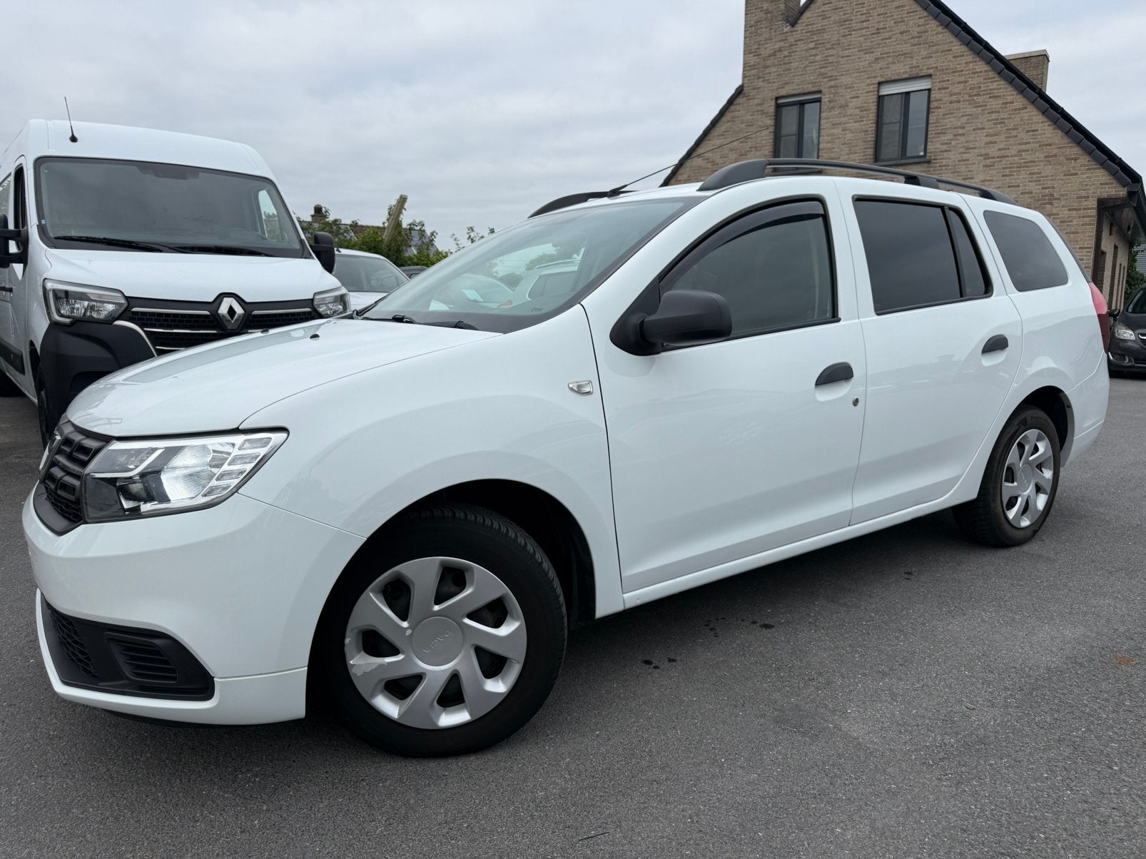 DACIA LOGAN | 07/2020 | 999CC À ESSENCE, Autos, Achat, Euro 6, Entreprise, Boîte manuelle