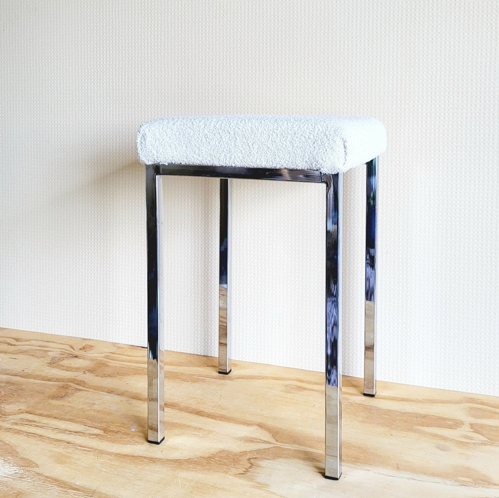 Prachtige vintage chroom krukje met witte boucle zitting!, Ophalen of Verzenden