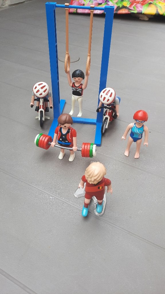 6 playmobil figuren sporters, Kinderen en Baby's, Speelgoed | Playmobil, Ophalen of Verzenden, Zo goed als nieuw, Complete set