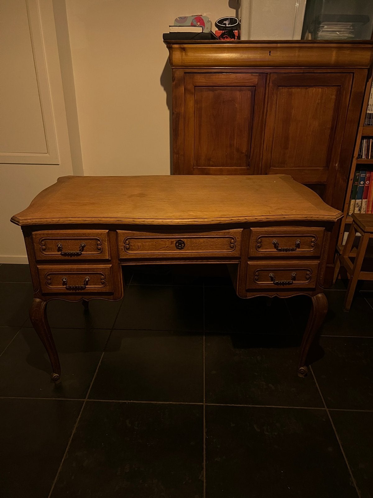 Ancien bureau, Enlèvement