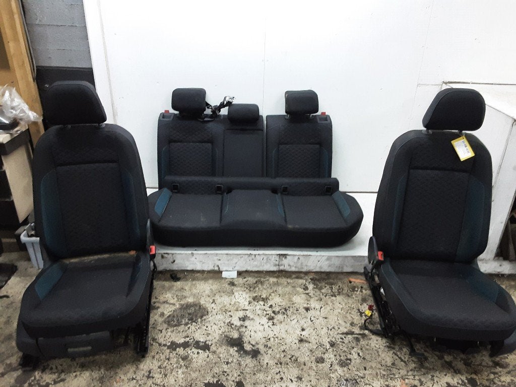 INTERIEUR COMPLET Volkswagen T-Roc I (01-2017/06-2021), Volkswagen, Mevr. I. Hauben, Utilisé, Rue de l'Espoir 34 34
4030  GRIVEGNÉE, BE