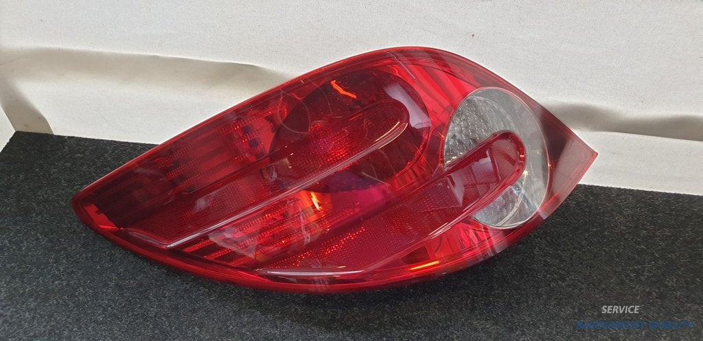 Achterlicht links W251 R-klasse Mercedes 2518200164 prefacel, Gebruikt, Mercedes-Benz AG, Mercedes-Benz, Mercedesstrasse 120
70372  Stuttgart, DE