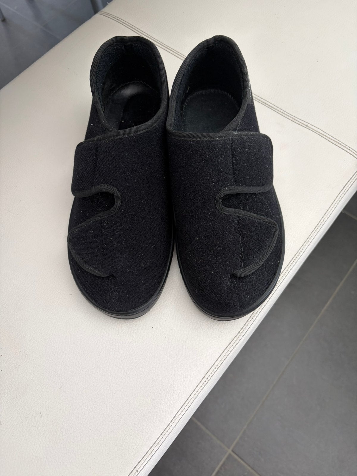 Wintersloef voor bejaarde, Vêtements | Femmes, Chaussures, Enlèvement, Pantoufles, Porté, Noir