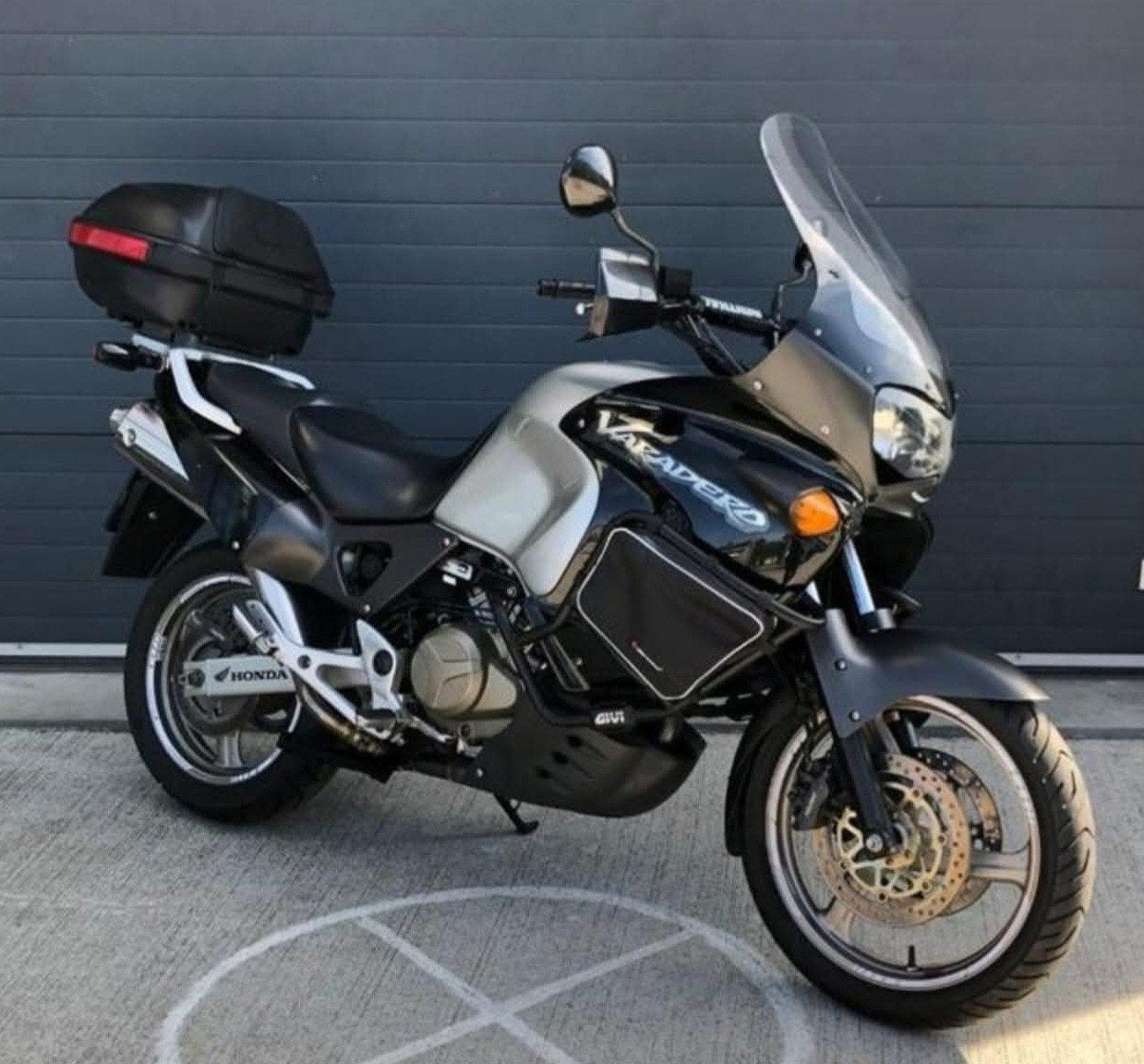 Honda Varadero XL1000V en parfait état, Poignées chauffantes, Permis Moto A, Tourisme, Occasion
