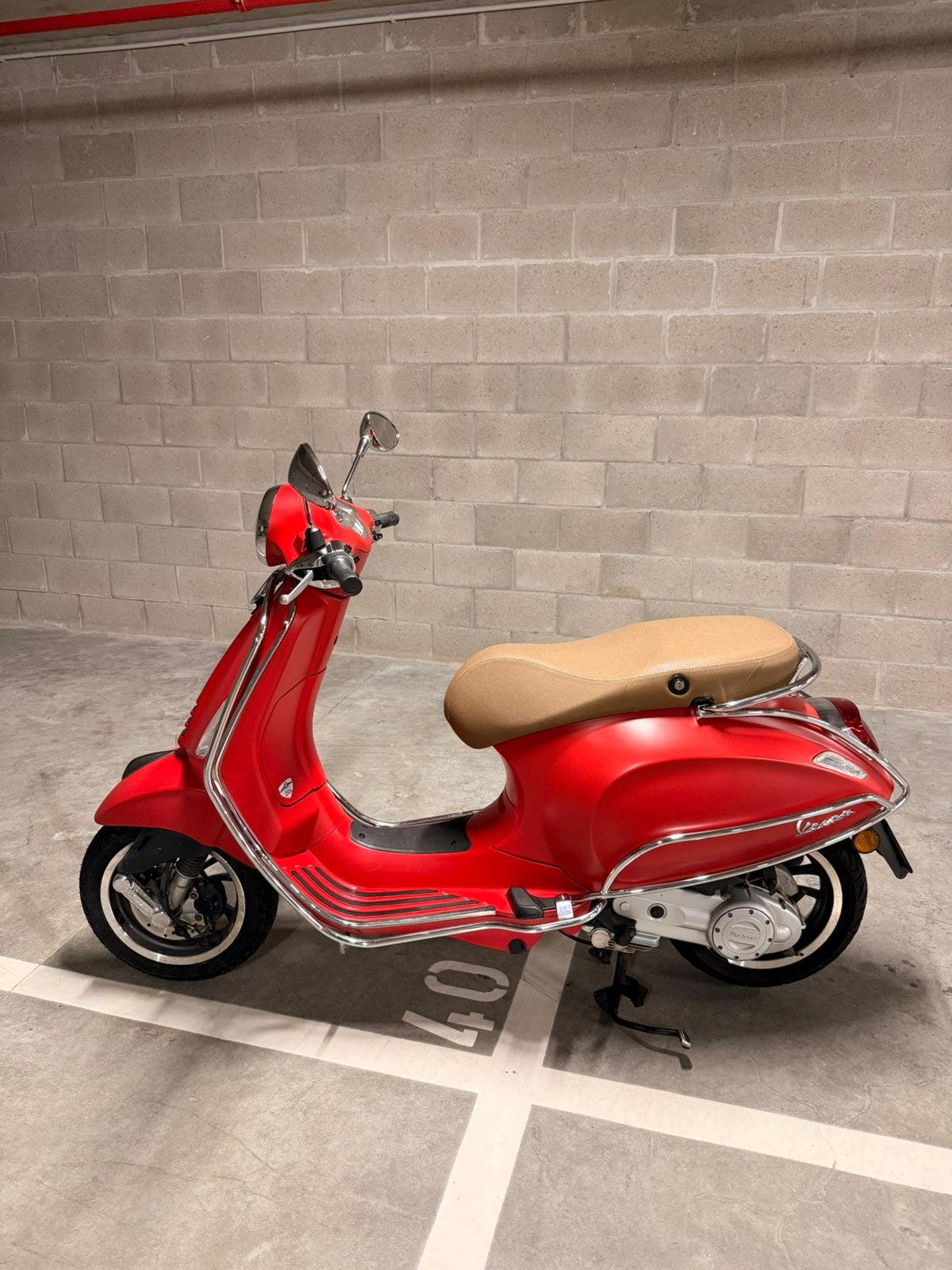 Vespa primavera 50cc mat rood, Vélos & Vélomoteurs, Autres modèles, Comme neuf, Classe B (45 km/h), Enlèvement