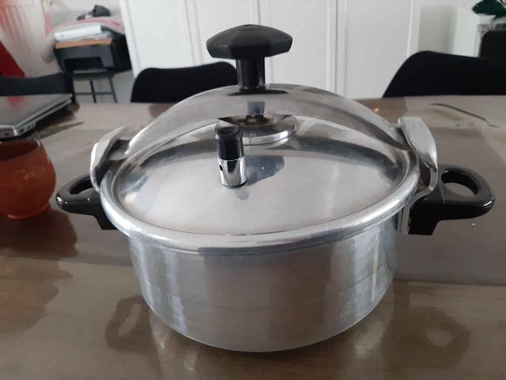 Cocotte (snelkookpan), Huis en Inrichting, Keuken | Potten en Pannen, Ophalen of Verzenden