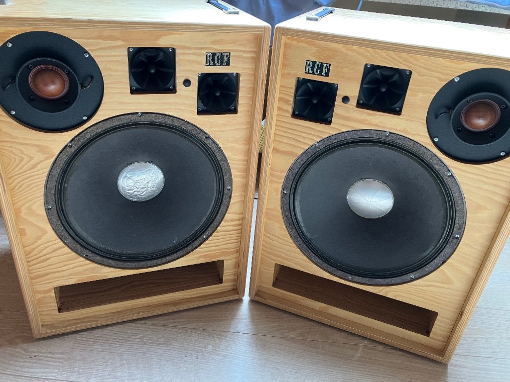 Zware luidsprekerboxen RCF 180 Watt / 8 Ohm, Vloerstaande luidspreker, Zo goed als nieuw, Basreflex, Ophalen