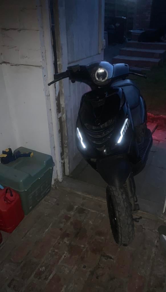 Piaggio Zip AC 172, Fietsen en Brommers, Ophalen, Zo goed als nieuw, Cilinder