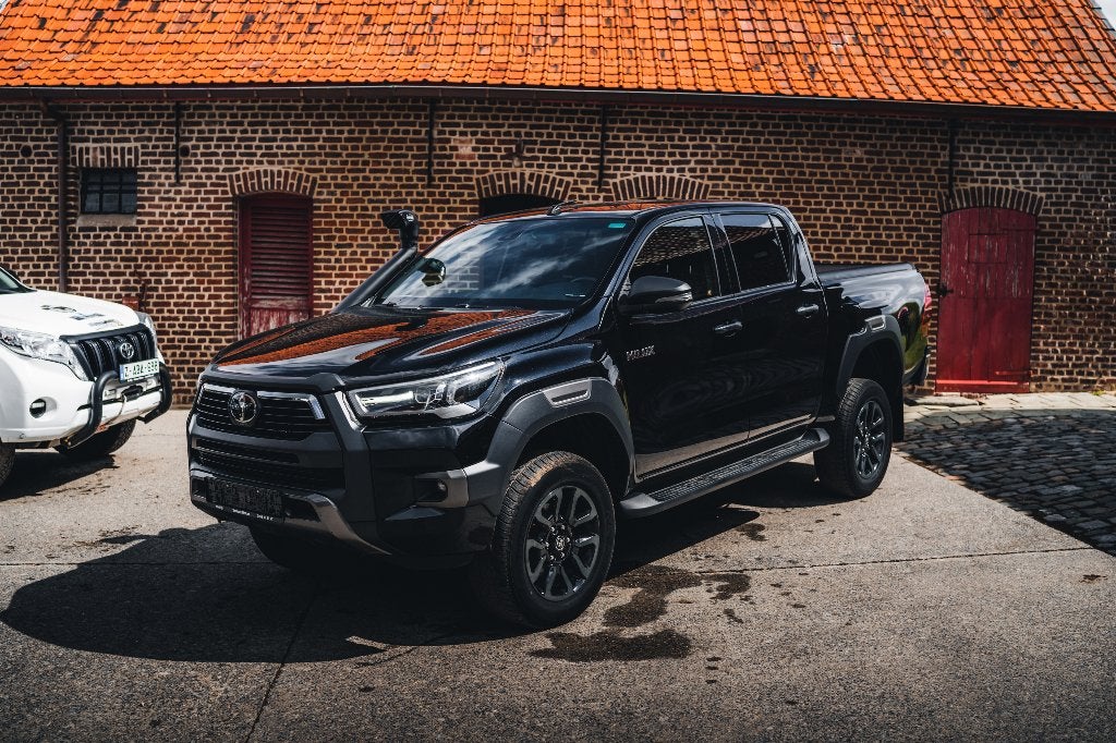 Toyota Hilux Invincible 2.8D Automaat, Auto's, Automaat, 4 cilinders, Zwart, Leder