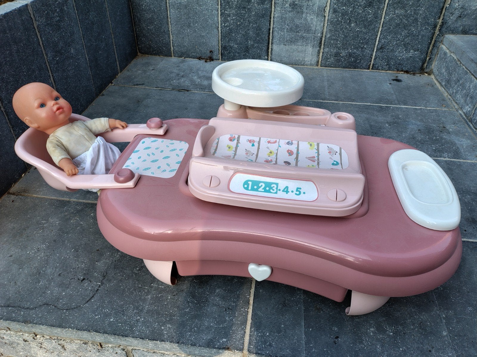 Babybadje met dinette, Ophalen