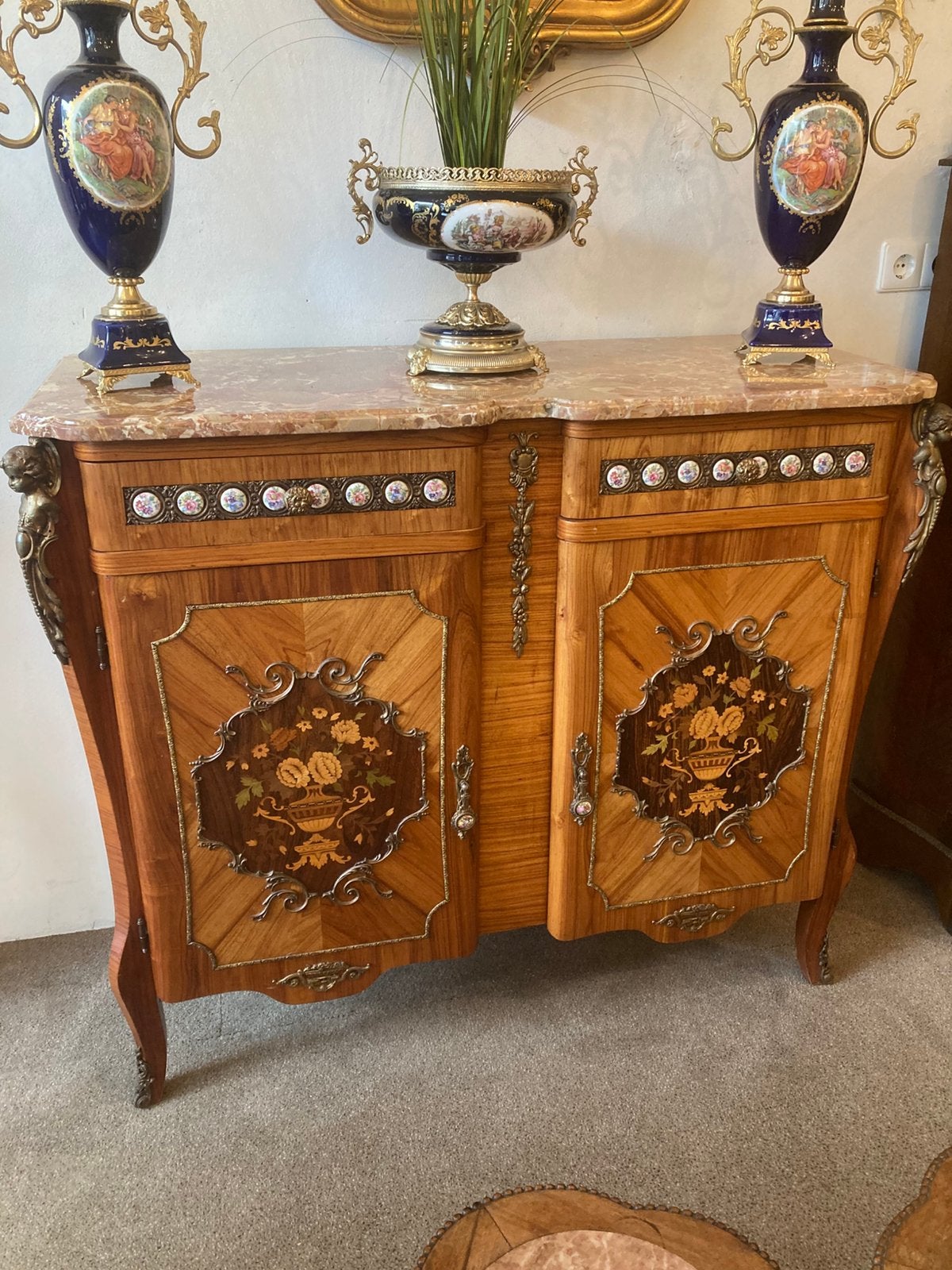Antieke marqueterie dres met bronzen kindjes en limoges, Antiek en Kunst, Ophalen