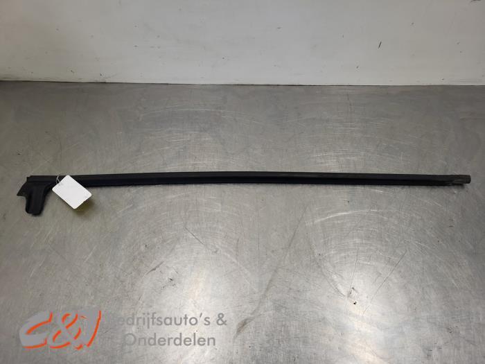 Schuifdeur Rubber links van een Mercedes Vito, Gebruikt, -, Ophalen of Verzenden, -