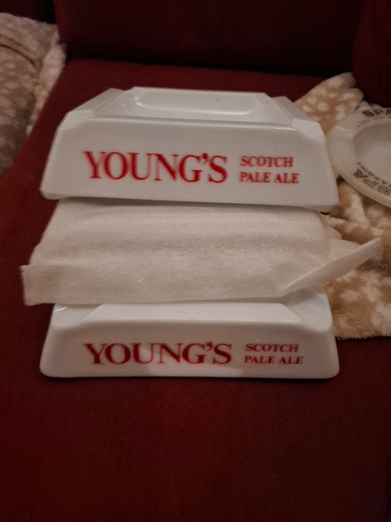 2 oude groot asbakken young,s scotch pale ale, Verzamelen, Ophalen of Verzenden, Nieuw, Asbak