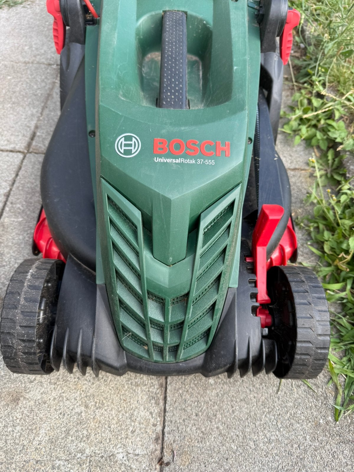Grasmaaier Bosch UniversalRotak 37-555, Tuin en Terras, Grasmaaiers, Ophalen, Zo goed als nieuw, Elektrische grasmaaier