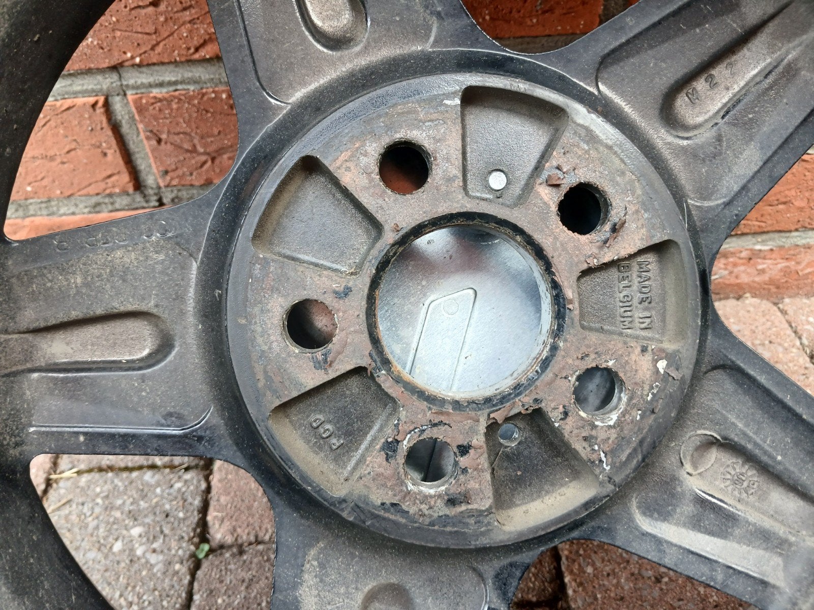 A vendre 4 jantes alu avec pneus 4 saisons entre axe 100 MM., 14 pouces, 4 Saisons, Véhicule de tourisme, Pneu(s)