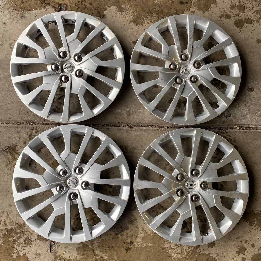 Wieldoppen Opel Vivaro 9833693377 Set 17 inch 9833696877, Gebruikt, -, -, Ophalen of Verzenden