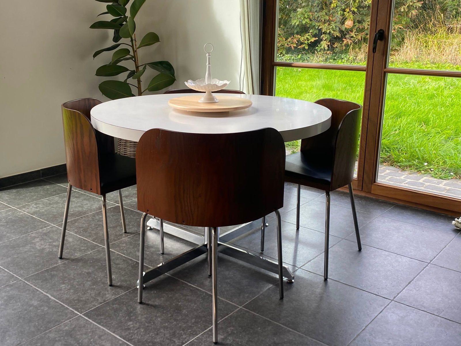 Vintage tafel en stoelen, Ophalen, Zo goed als nieuw