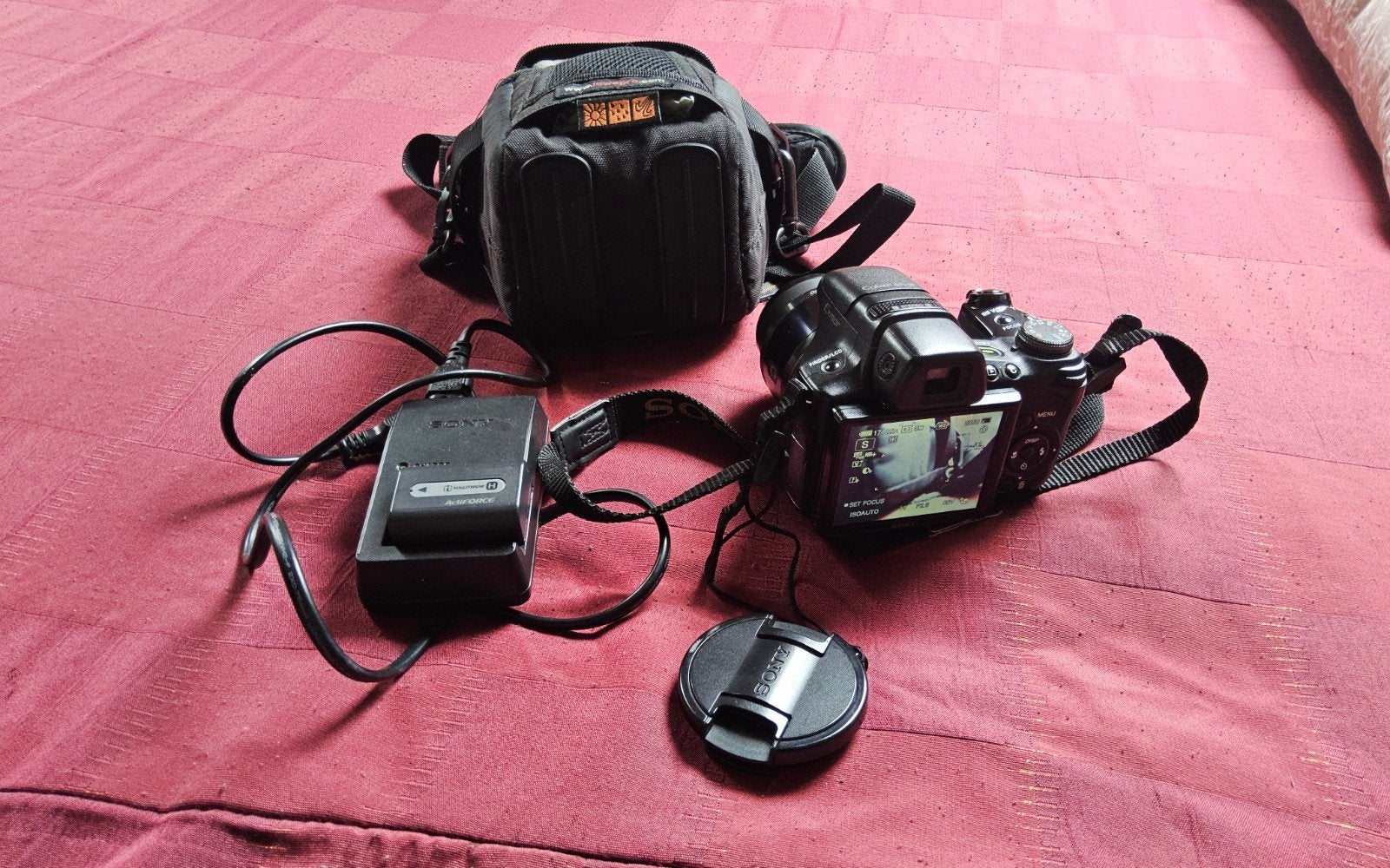 Sony Cybershot digitaal camera met accessoires ,2 batterijen, Audio, Tv en Foto, Fotocamera's Digitaal, Ophalen of Verzenden