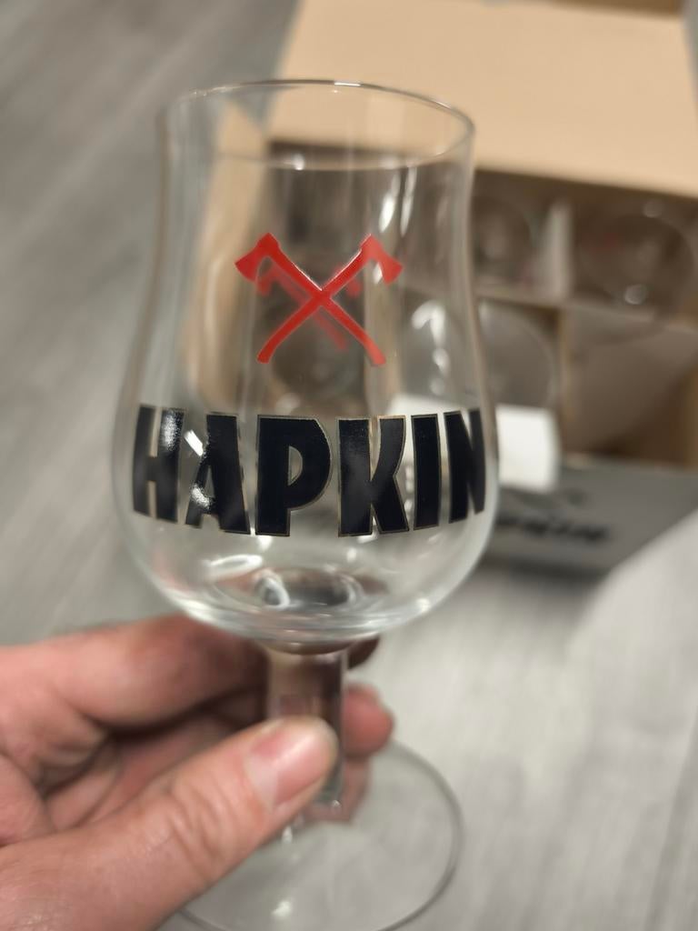 Verre hapkin, Enlèvement, Neuf