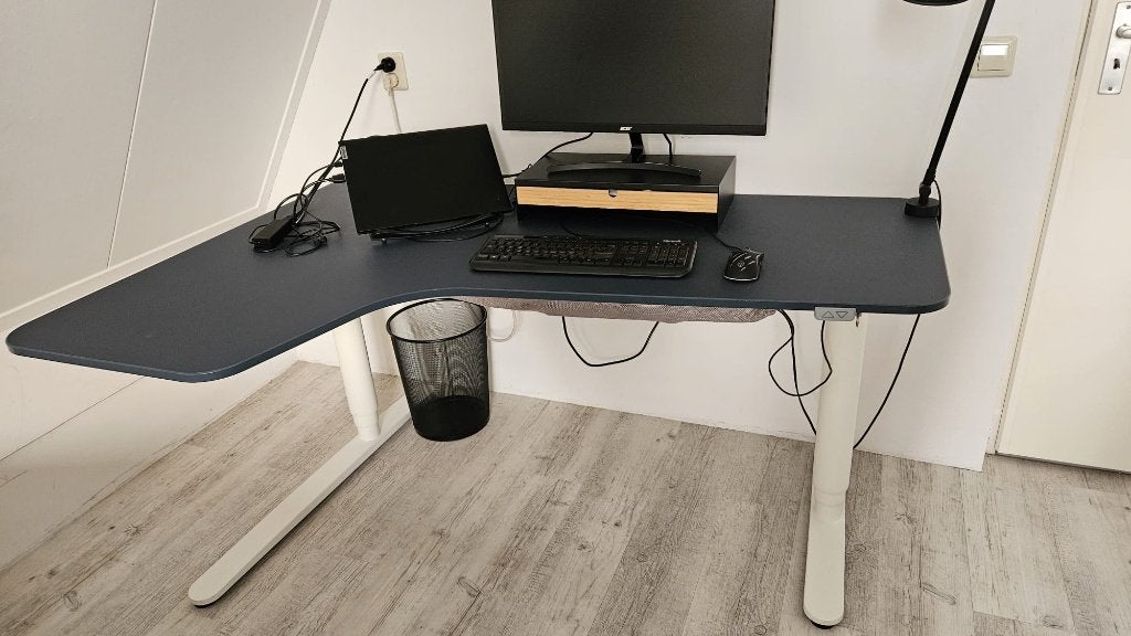 Elektrisch IKEA BEKANT Hoekbureau – 160x110 cm, Ophalen, 160 cm, Scandinavisch, Metaal