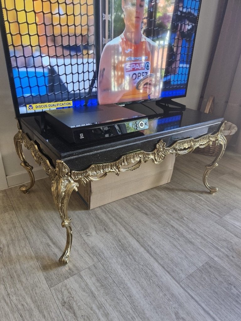 Granieten salontafel, Ophalen