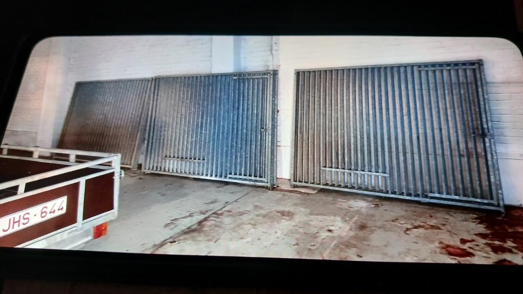 Hondenren 2m op 4m met eetbak, Dieren en Toebehoren, Hondenhokken, Ophalen