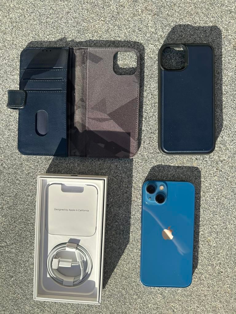 IPHONE 13 + DECODED HOESJE IN PERFECTE STAAT, Telecommunicatie, Mobiele telefoons | Hoesjes en Screenprotectors | Apple iPhone