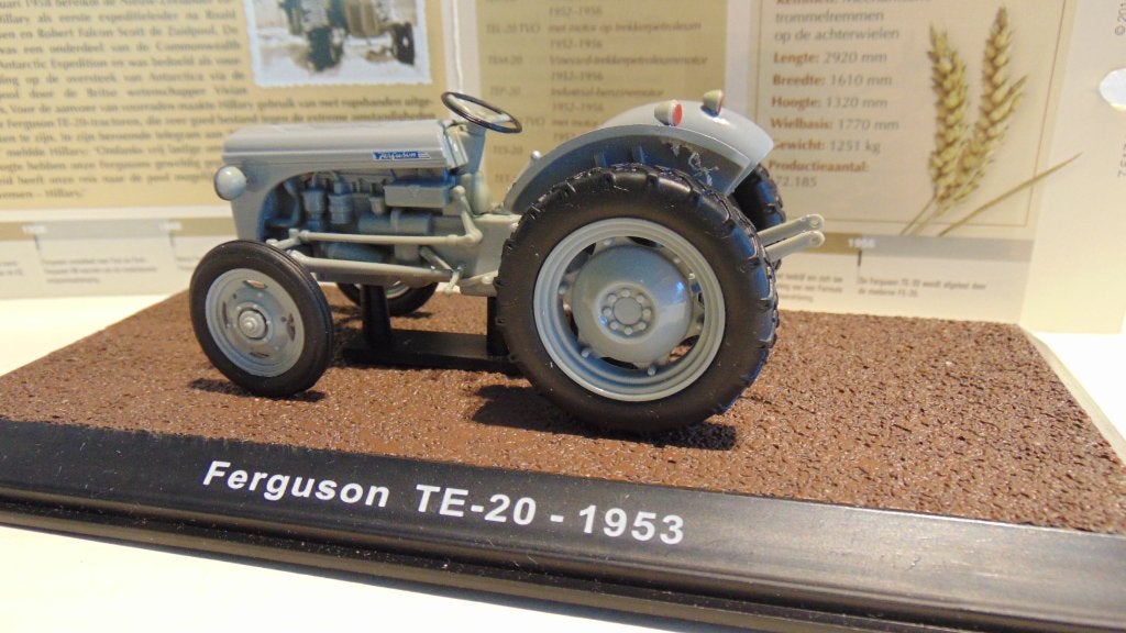 Model Tractor Fergusson TE-20 - 1953 - 1/32, Hobby en Vrije tijd, Ophalen of Verzenden, Zo goed als nieuw, Tractor of Landbouw