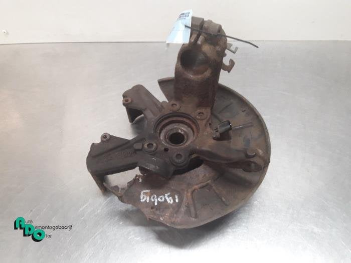 Fusee rechts-voor van een Volkswagen Golf (Golf 04-), Gebruikt, -, Volkswagen, -