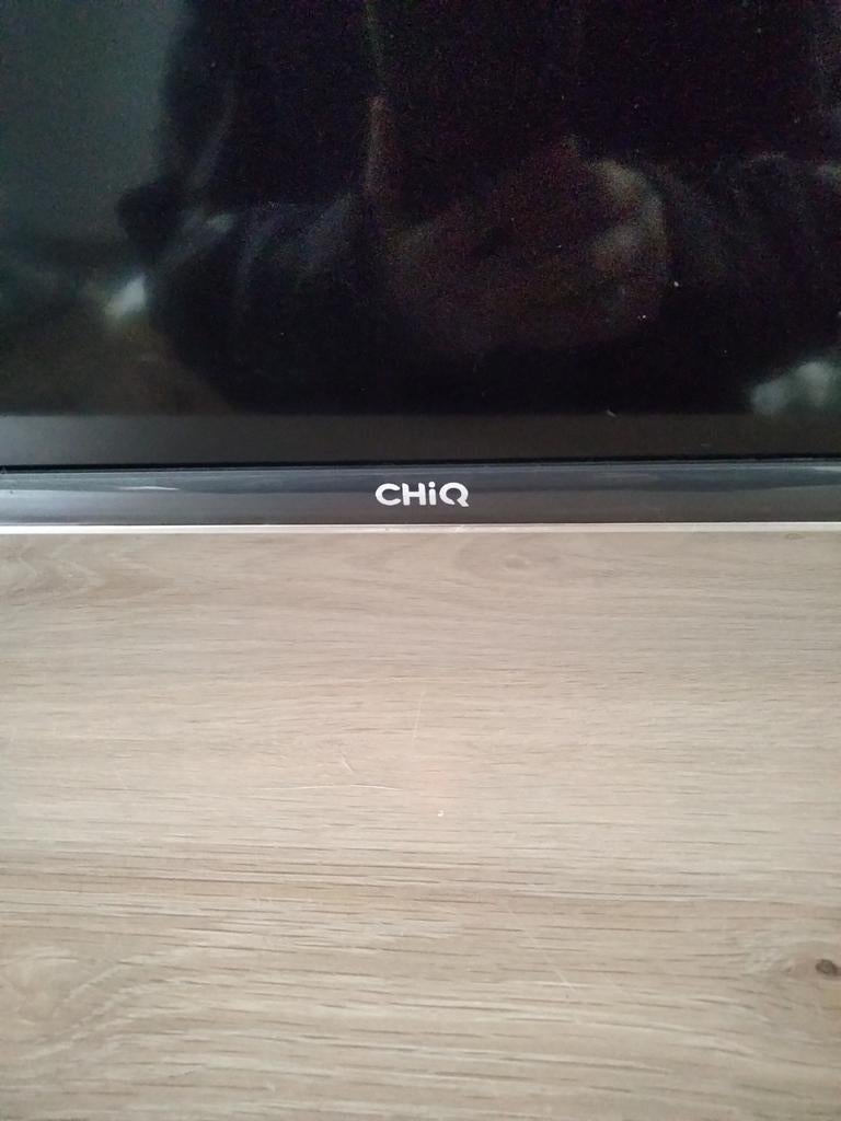 2,7 feet smart-tv de chiq, noir, très Claire ecran, Enlèvement, Comme neuf