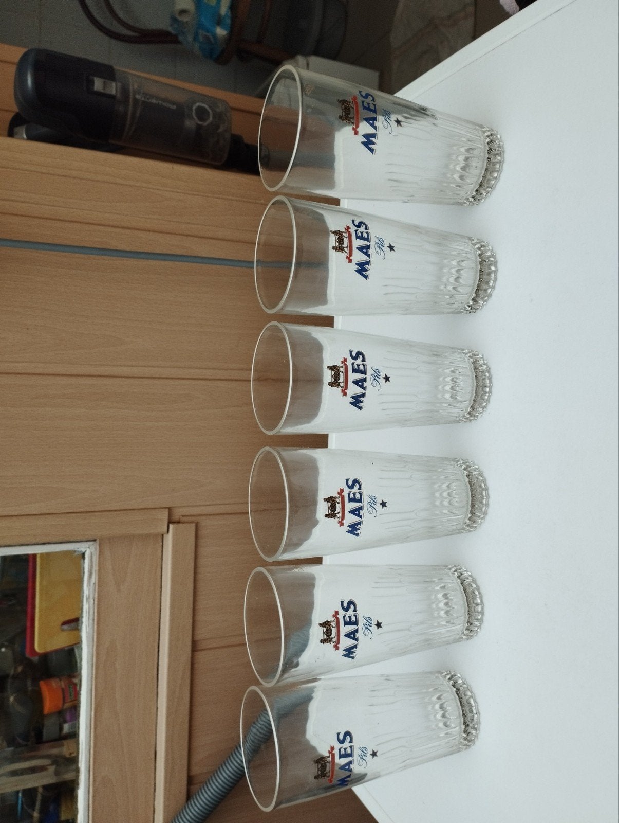 6 bierglazen over merk Maes pils kleur doorgeven, Ophalen
