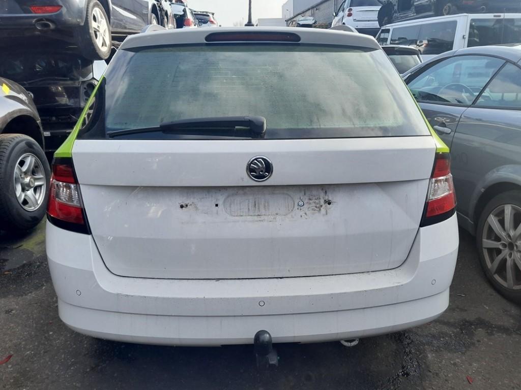 PARE-CHOCS ARRIÈRE Skoda Fabia III Combi (NJ5), Autos : Pièces & Accessoires, Carrosserie & Tôlerie, Pare-chocs, Skoda, Arrière