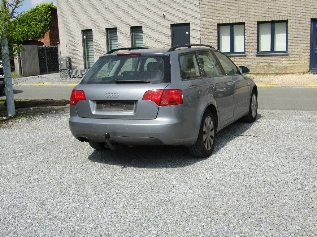 Audi A4 1.9 TDI, Autos, https://public.car-pass.be/vhr/0937461e-9d58-4bf8-a658-2f43ffa381bc, Argent ou Gris, Entreprise, Boîte manuelle