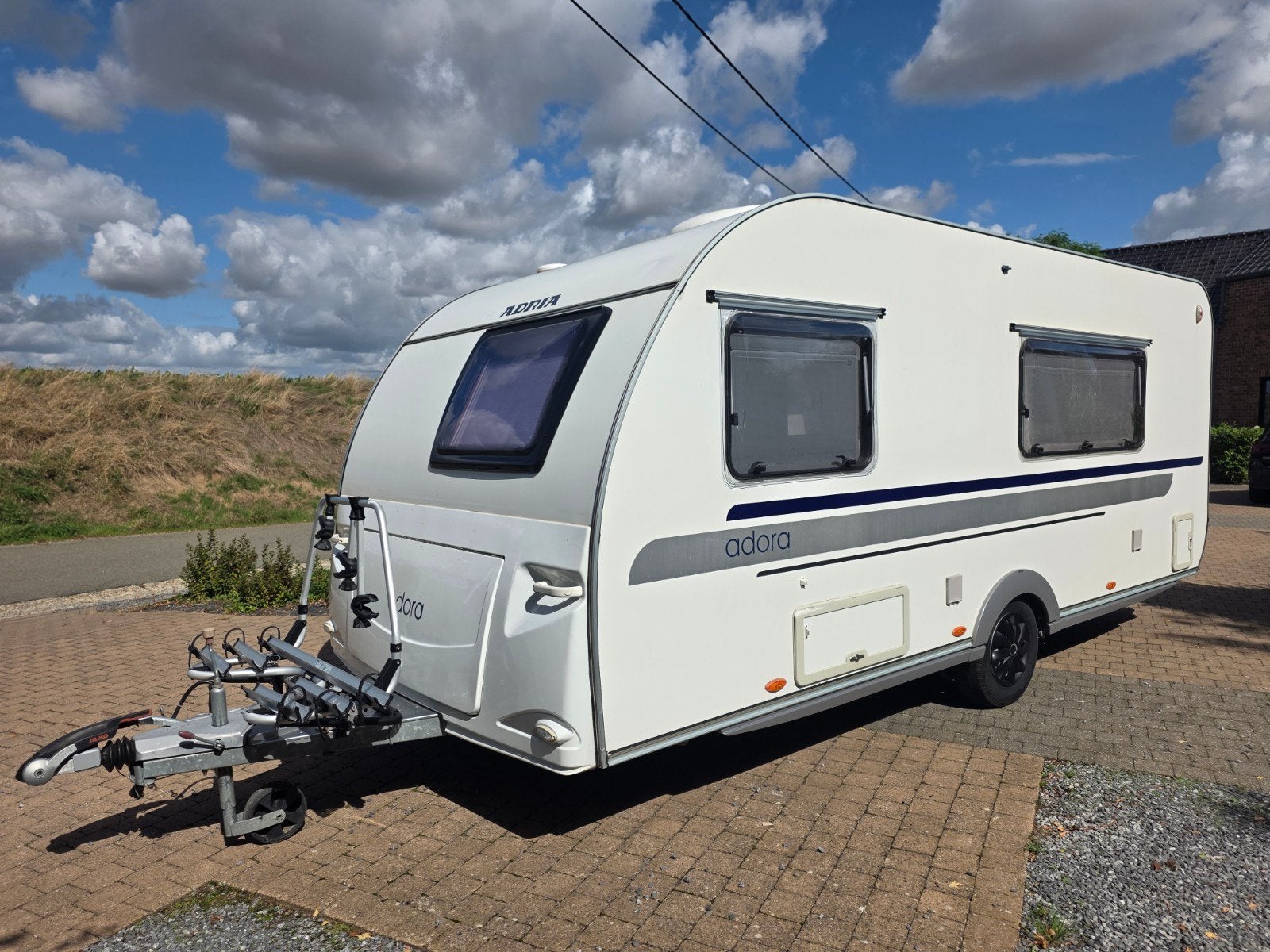 Adria Adora 513 TK de 2012 – 6 places – Mover – Clim etc., Caravanes & Camping, 6 à 7 mètres, Jusqu'à 6, Réfrigérateur, Particulier