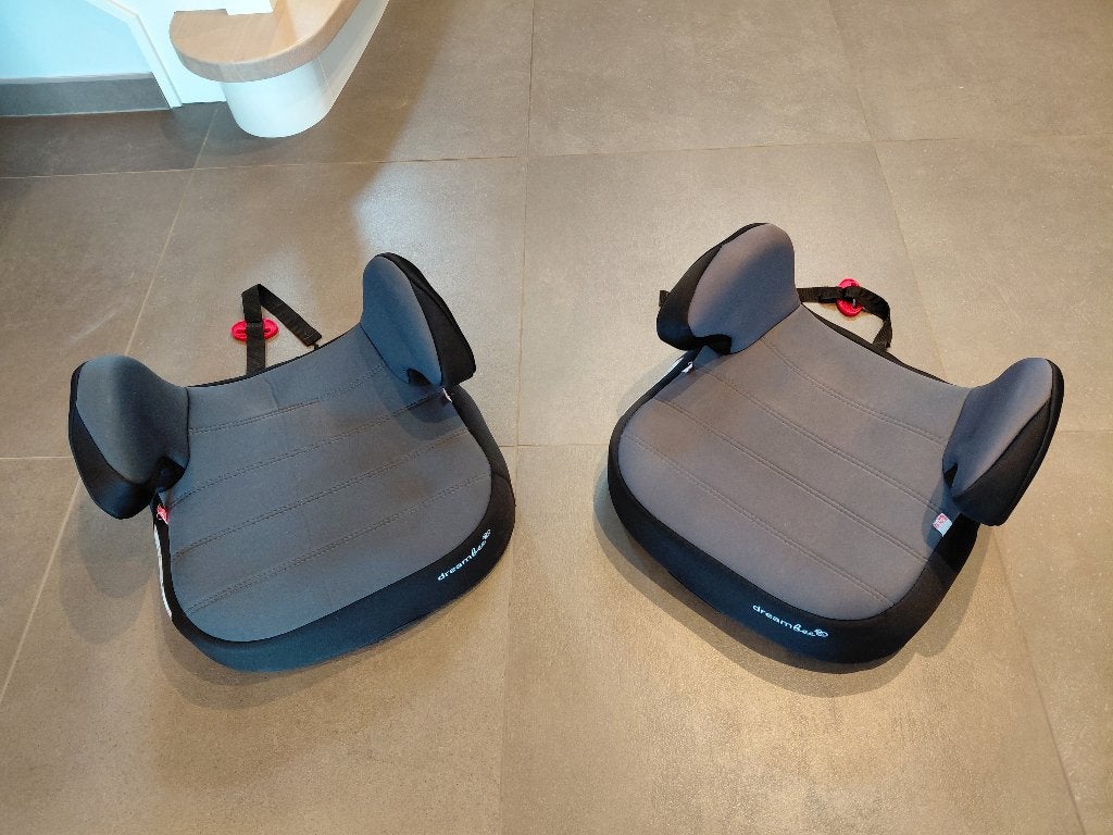 2 réhausseurs Dreambee – 22 à 36kg, Enfants & Bébés, Autres marques, Enlèvement ou Envoi, 22 à 36 kg, Comme neuf