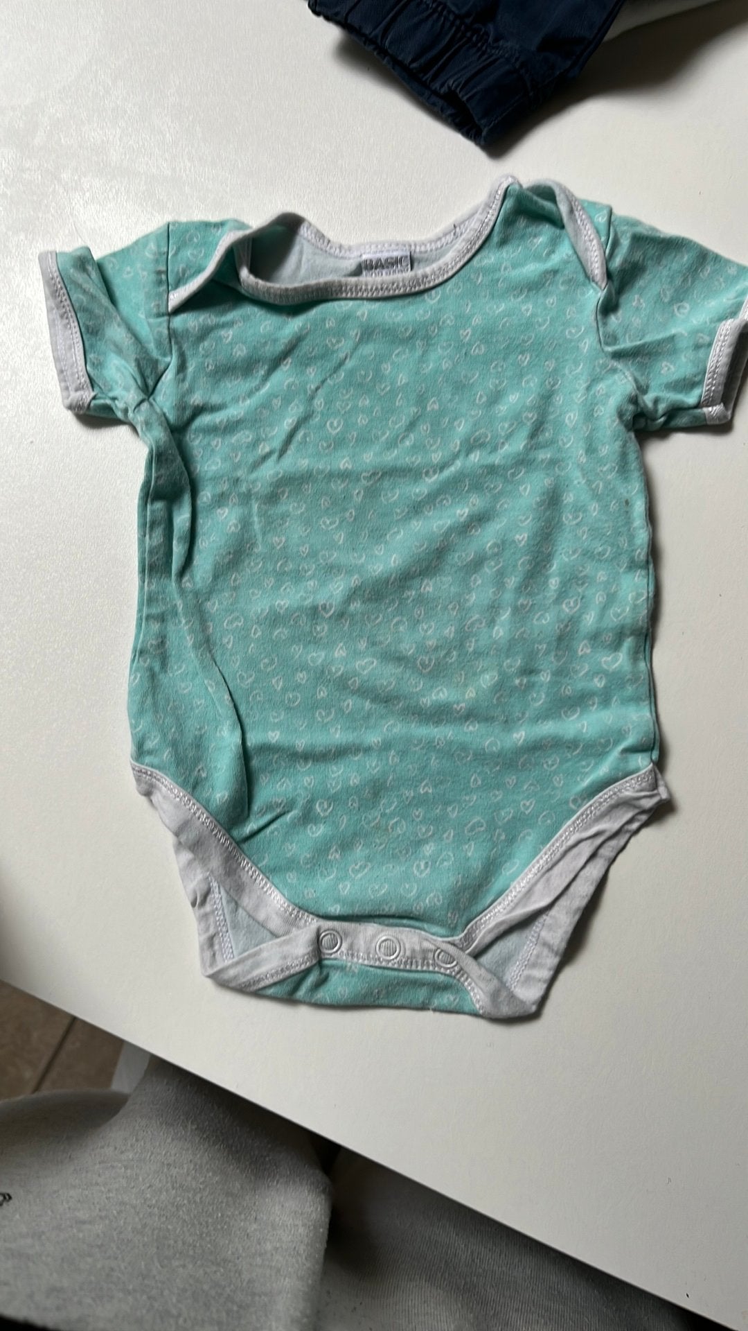 Body bleu pomme vert mer avec motif cœur taille 62, Enfants & Bébés, Enlèvement, Comme neuf