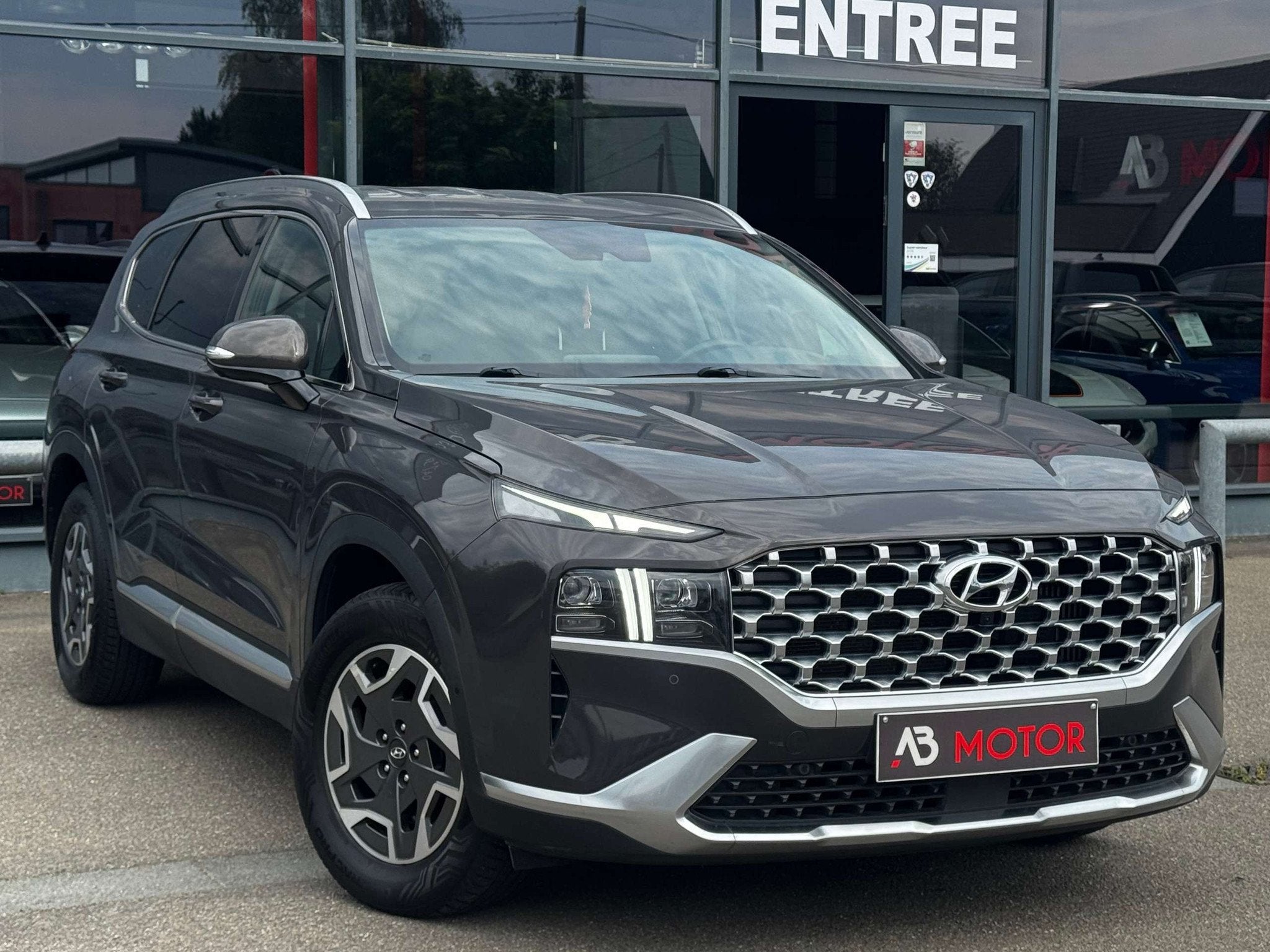Hyundai Santa Fe Santa Fe HEV 1.6 T-GDi 230 Shine Family 7pl, Autos, Argent ou Gris, Euro 6, Entreprise, Noir