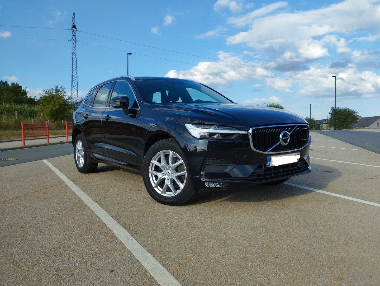 Volvo XC60 B4 mid hybride diesel finition Momentum Pro 2021, Auto's, Dealer onderhouden, 4 cilinders, Zwart, Leder
