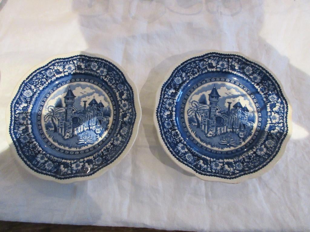 2 assiettes anciennes PETRUS VINKTOREN MAASTRICHT vintage, Enlèvement