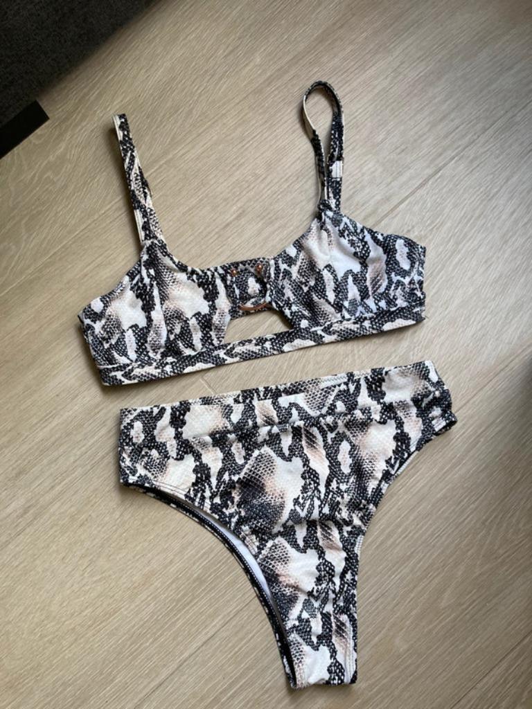 Bikini top en slip maat S (xs) van Shein in slangenprint, Ophalen of Verzenden, Zo goed als nieuw, Bikini, Grijs