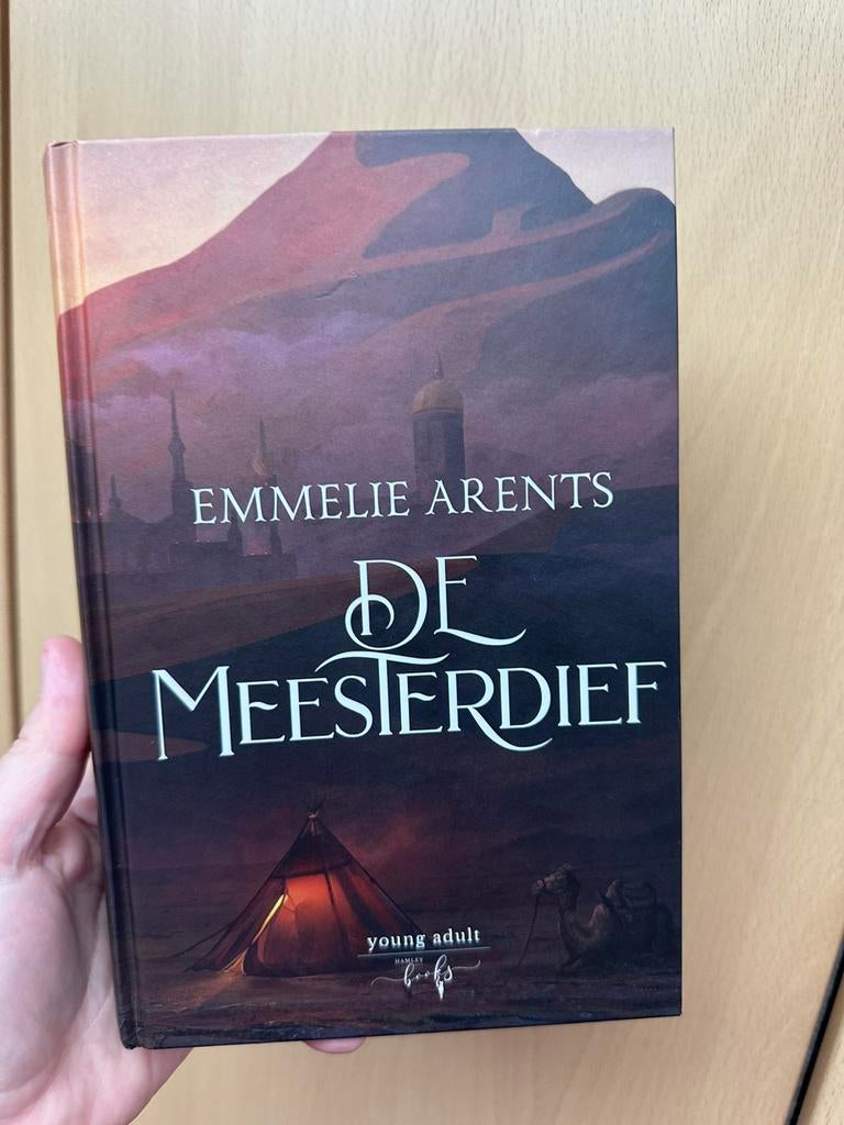 Emmelie Arents - De Meesterdief, Boeken, Ophalen of Verzenden, Zo goed als nieuw, Emmelie Arents